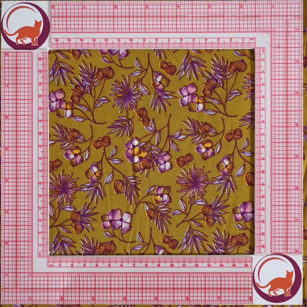 Modaljersey Blümchen violett auf senfgelb